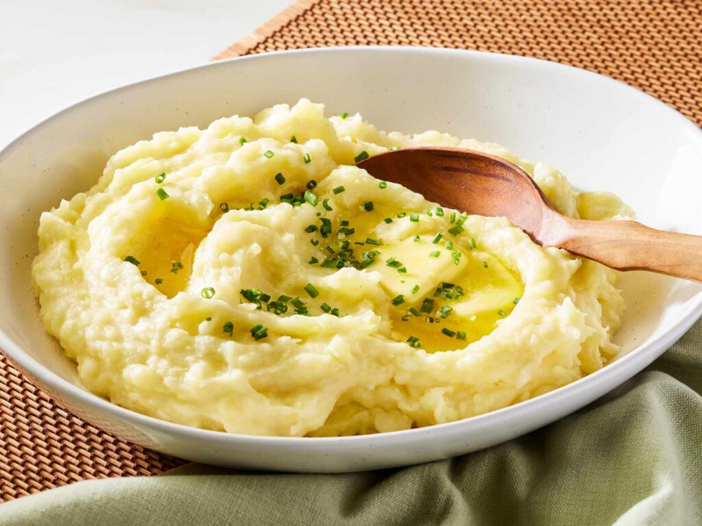 "7 Secrets to Perfect Creamy Garlic Mashed Potatoes: The Ultimate Comfort Food"