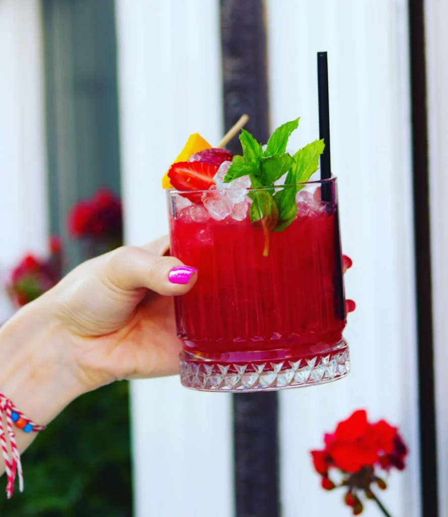 “Strawberry Juice: 7 Refreshing Reasons to Make This Healthy Drink at Home”