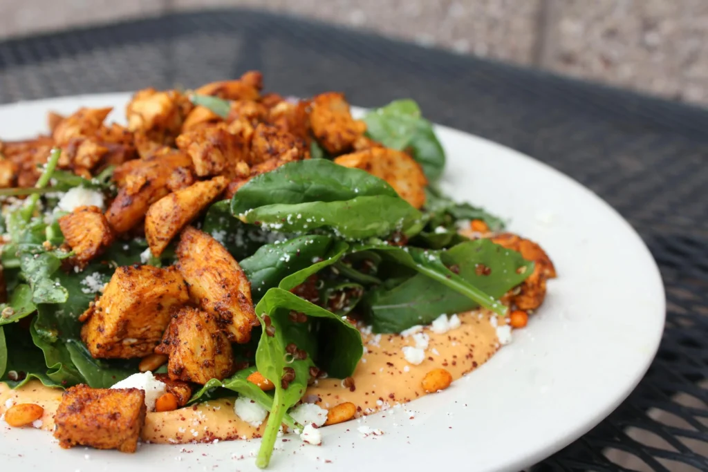 "7 Reasons to Love Hummus Salad: A Nutritious and Flavorful Delight"