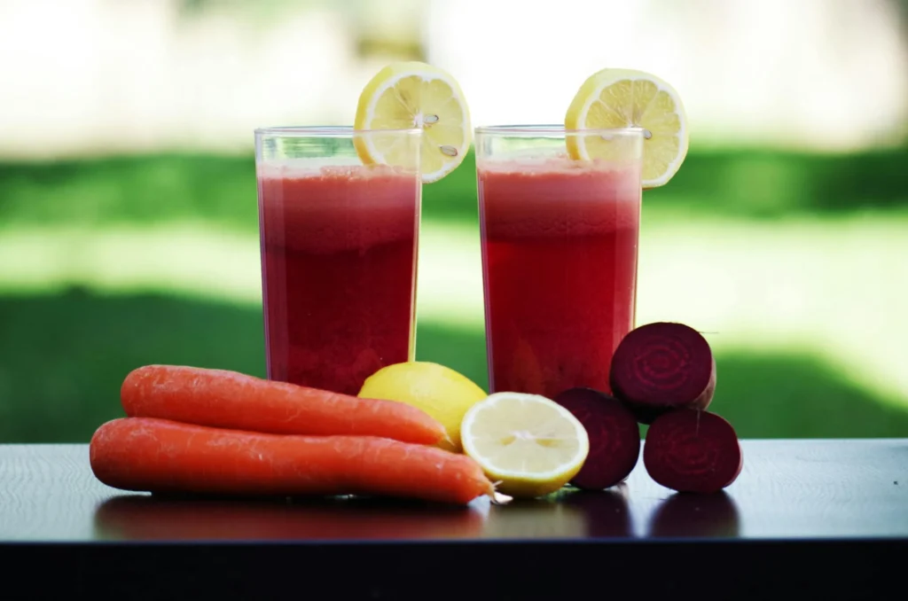 "10 Powerful Health Benefits of Carrot Juice and How to Make It at Home"
